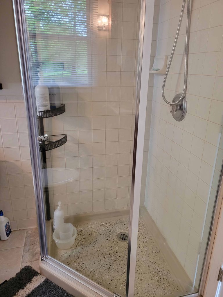 Shower enclosure after a deep cleaning